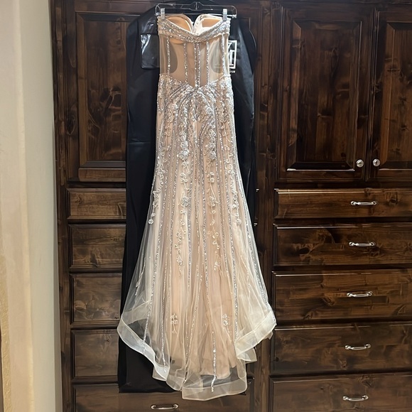 Designer Gown / Dress - Picture 5 of 7